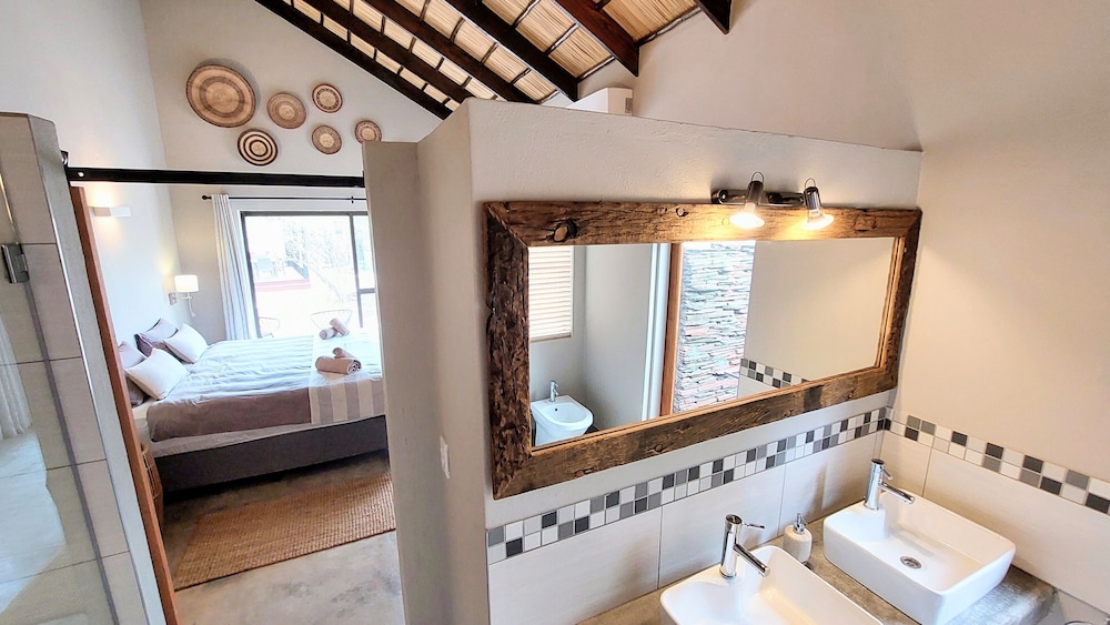 The Baobab Bush Lodge 50/50