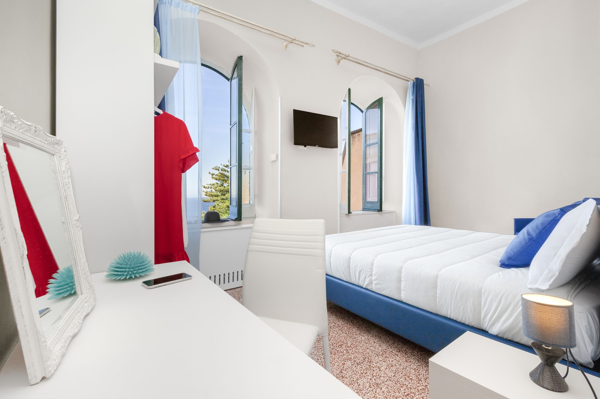 Deluxe, Queen Bed, Private Building