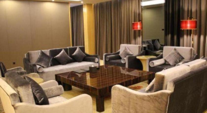 Golden Phoenix International Hotel 41/51