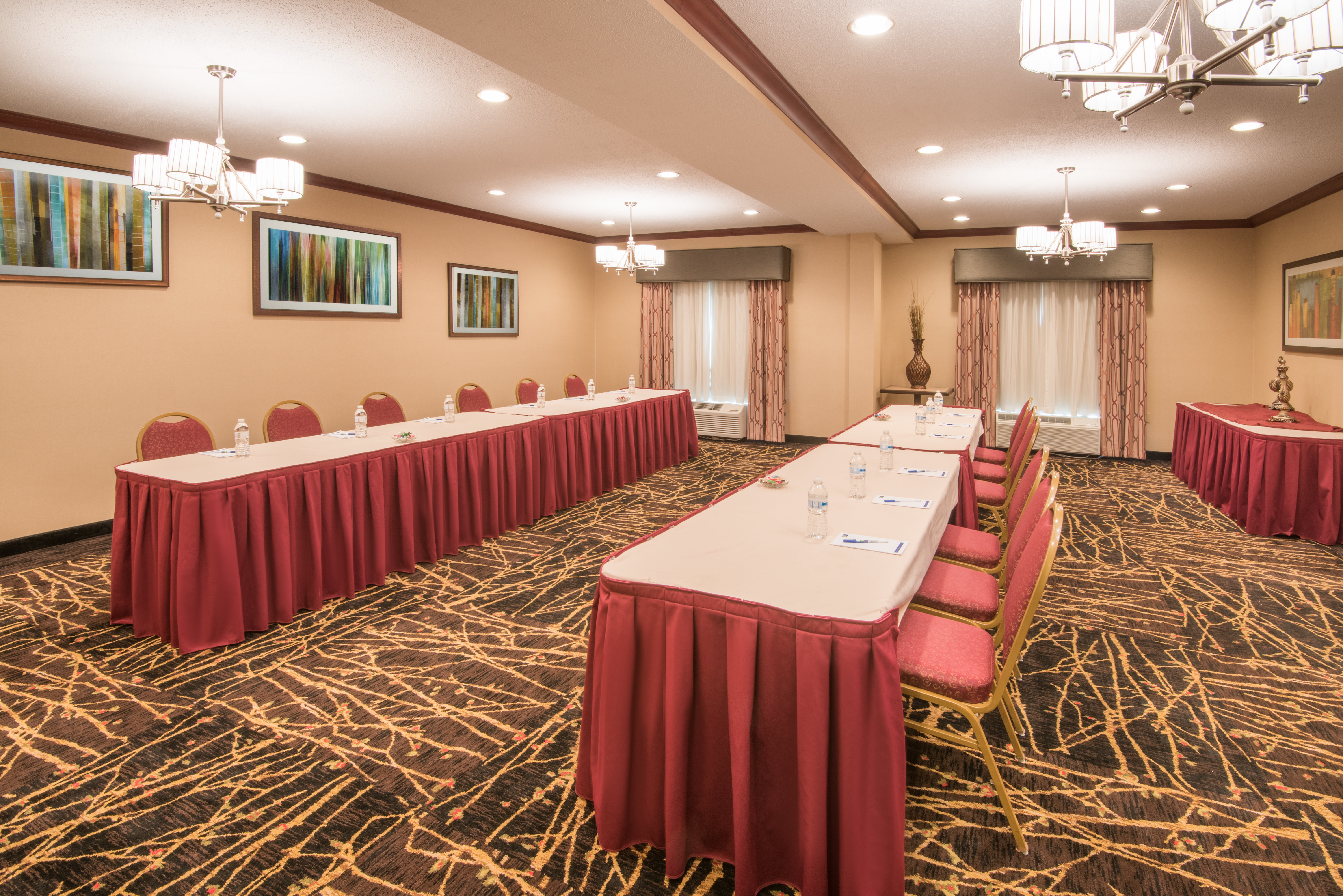 Holiday Inn Express Hotel Suites Sharon Hermitage 44/59