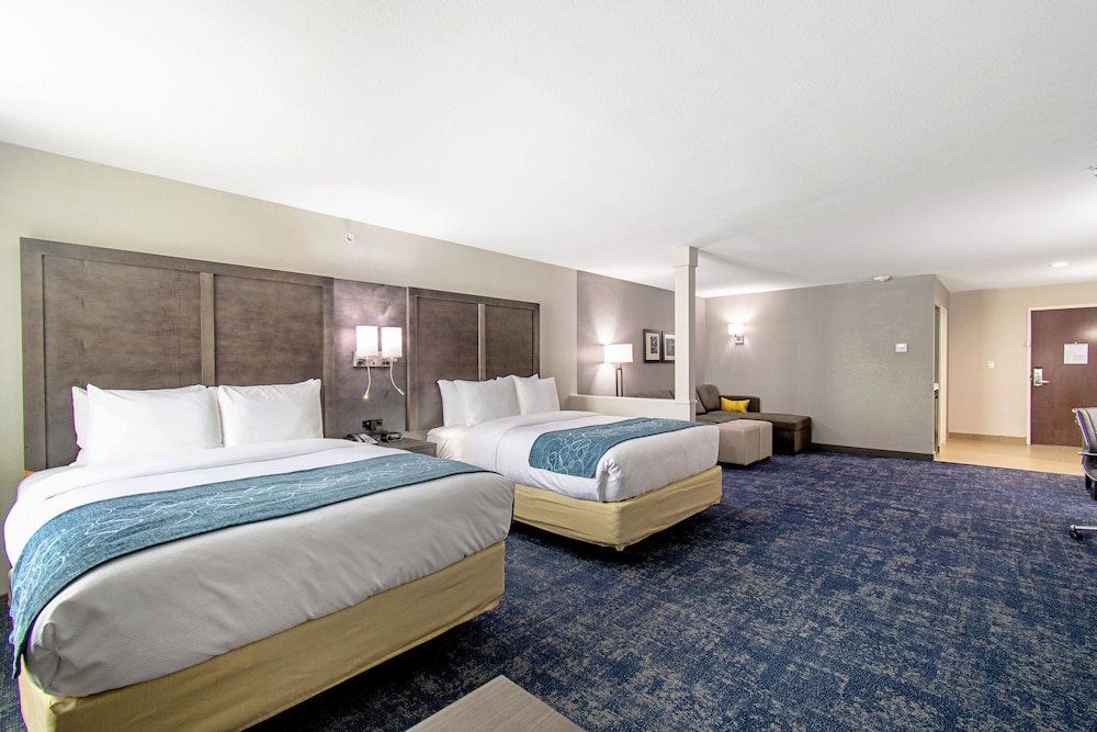 Upgrade, Suite, 2 Queen Beds, Sofa