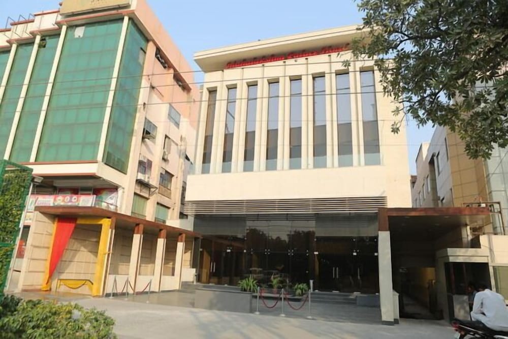 MAHALAKSHMI PALACE HOTEL 20/24