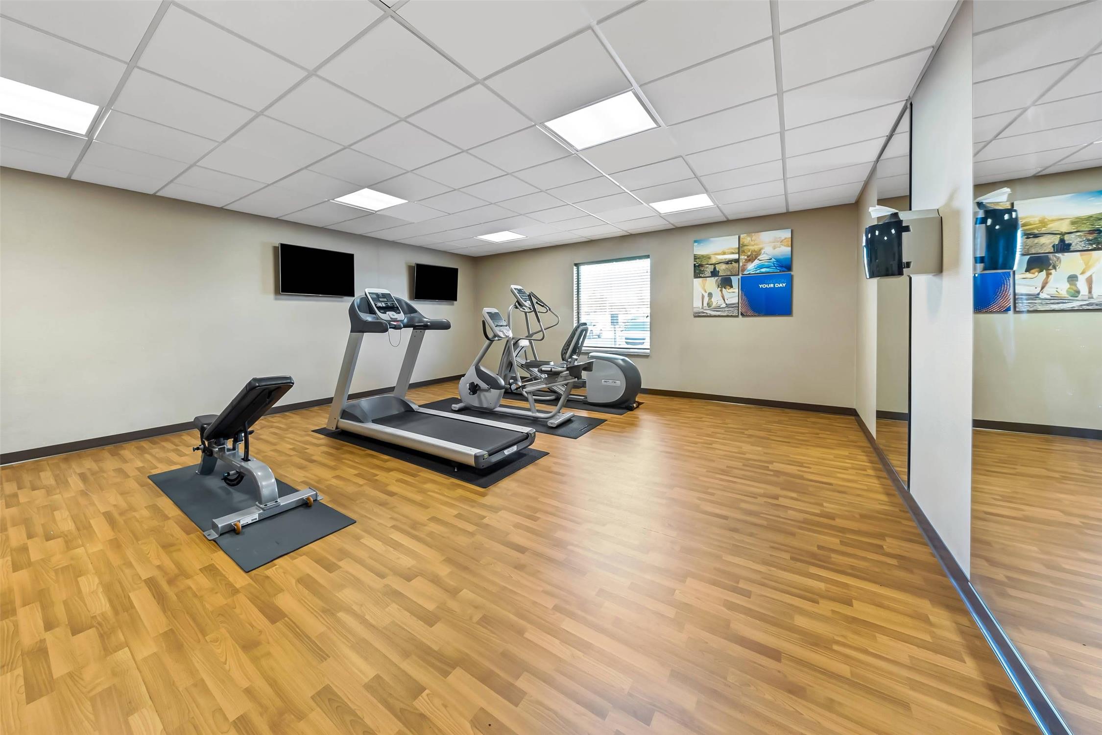 Comfort Inn & Suites West - Medical Center 2/8