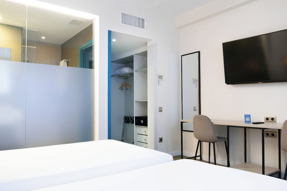 Standard, Triple, Twin Beds, Sofa