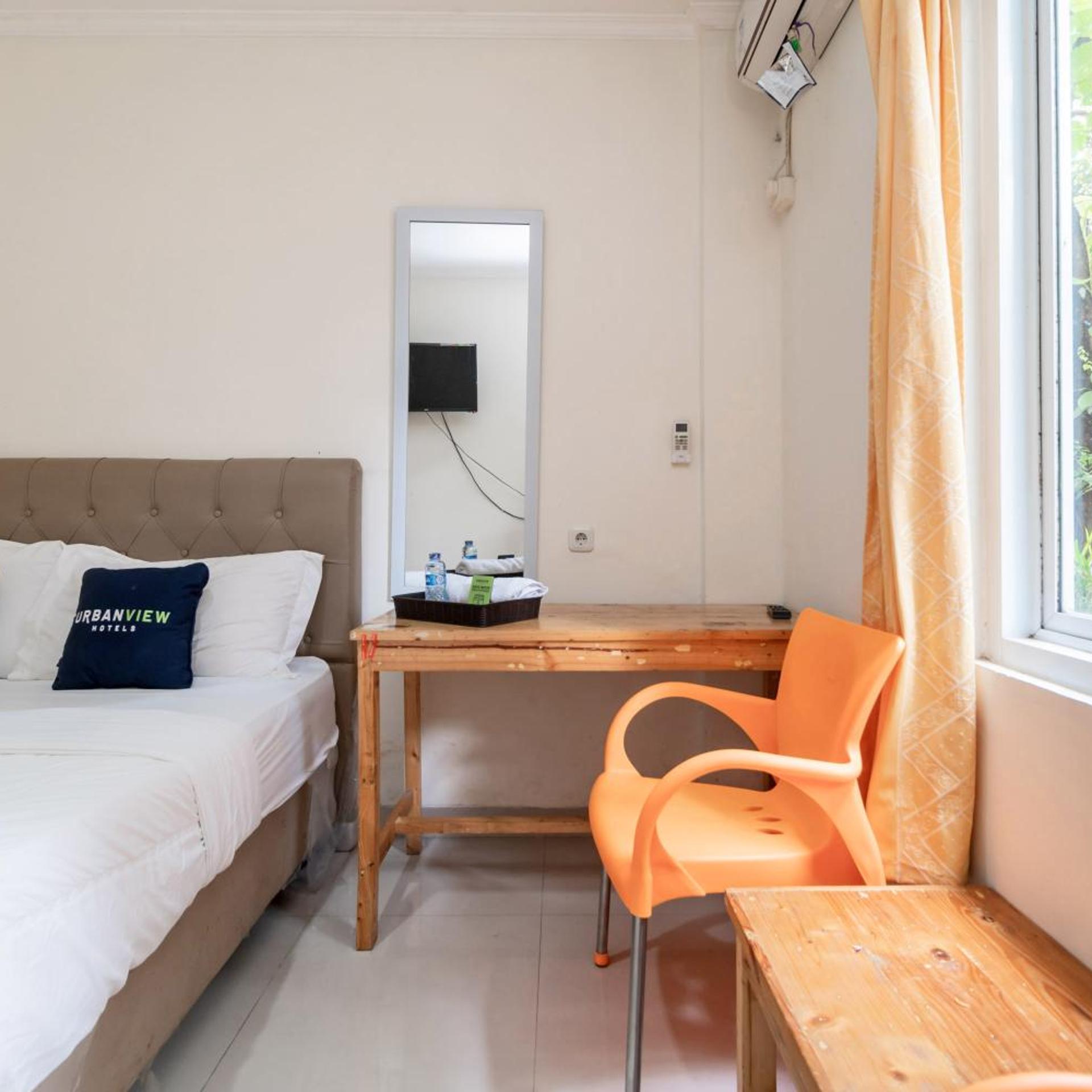 Reddoorz Plus Near Upn Veteran Jakarta 15/50