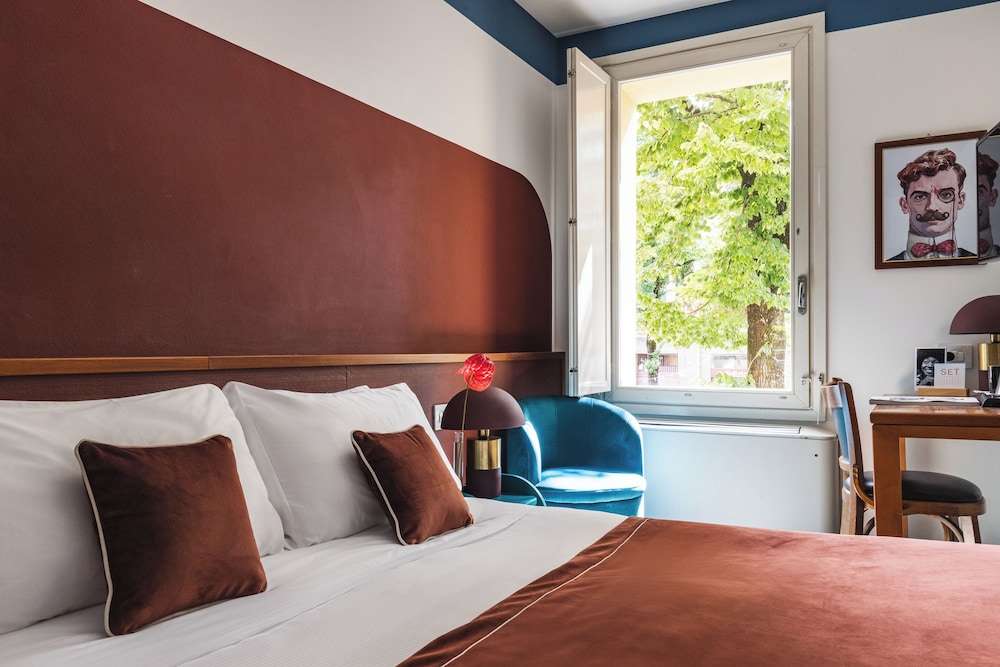 Ferrara Hotel 12/66
