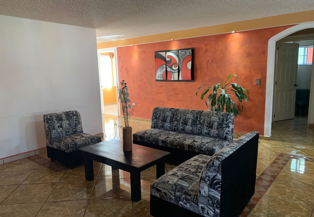 Hotel & Suites Cerro Rojo 44/68