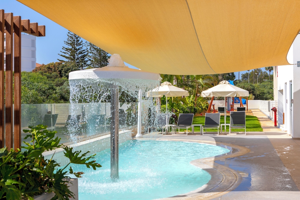 Nissiblu Beach Resort 63/75