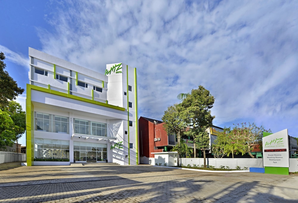 Whiz Hotel Sudirman Cilacap 57/60