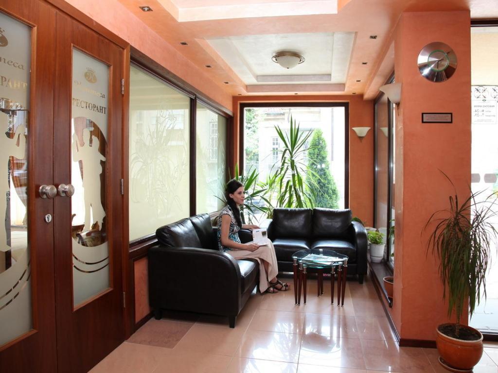 Contessa Hotel 25/45
