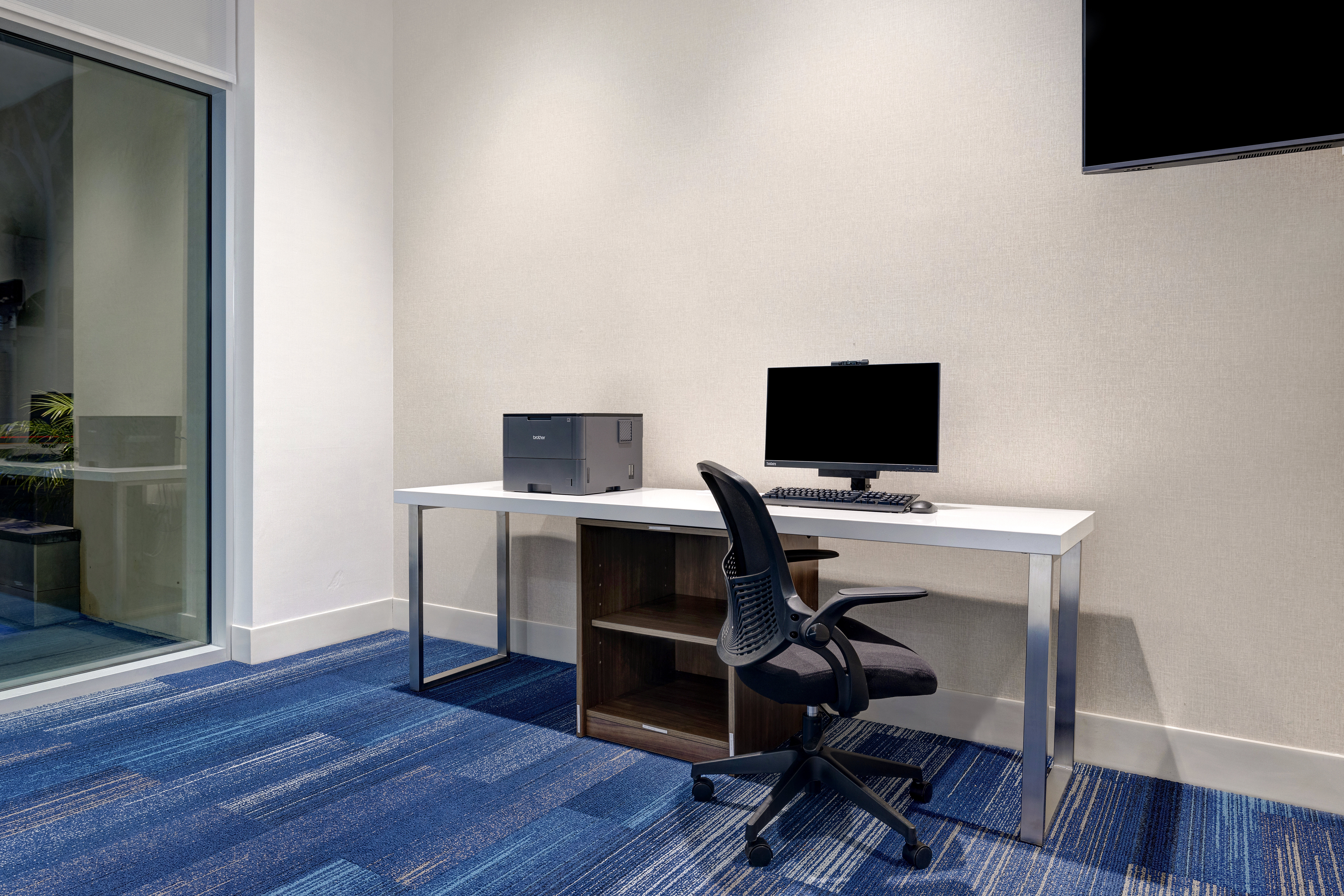 Holiday Inn Express and Suites Glendale Downtown 28/44