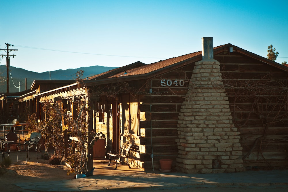 Pioneertown Motel 3/53