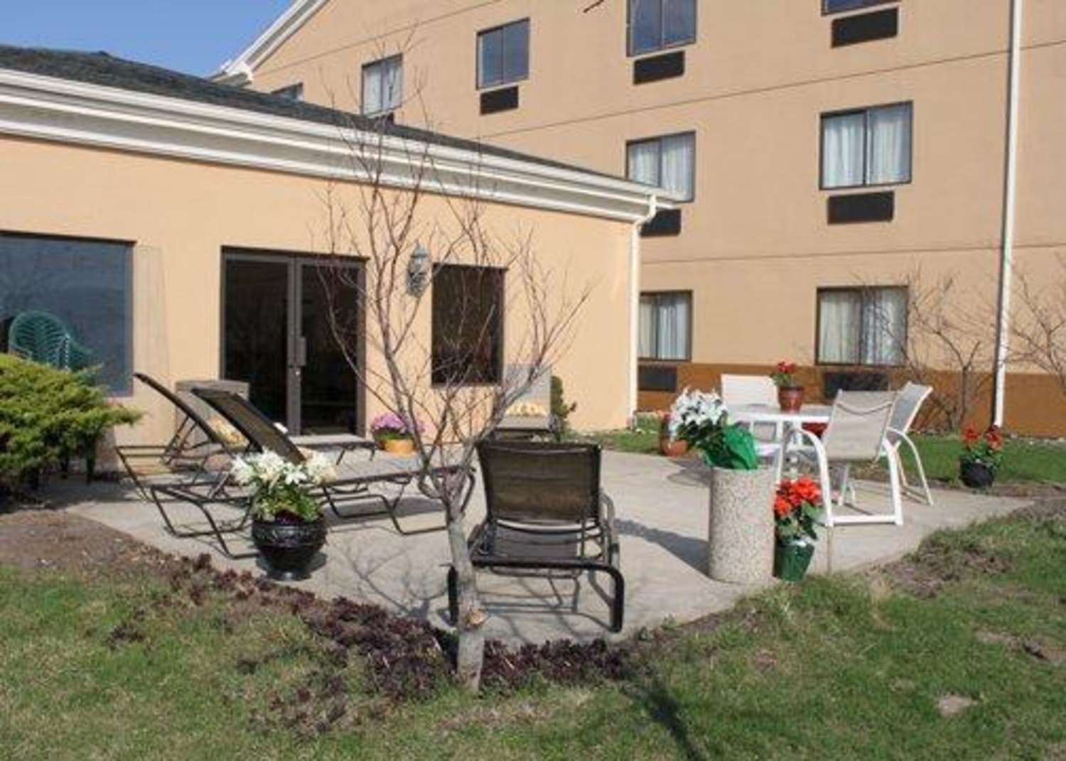 Econo Lodge Inn & Suites Monroe, MI 36/36