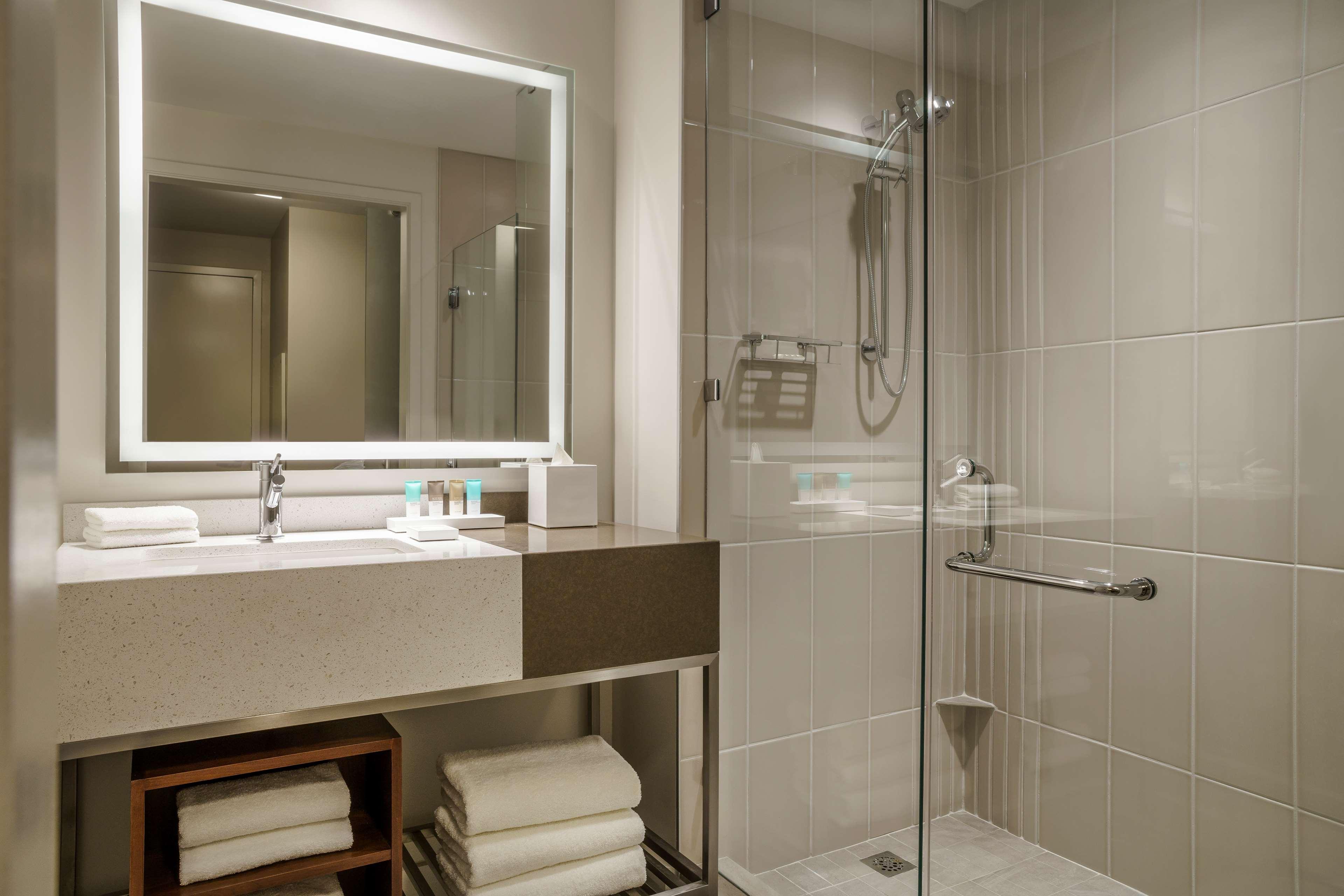 Suite, King Bed, Hyatt Regency Houston/Galleria 3/4
