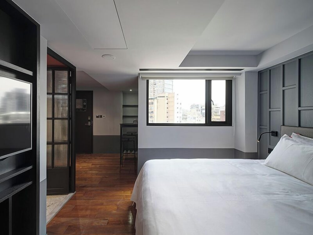 RedDot Hotel 12/50