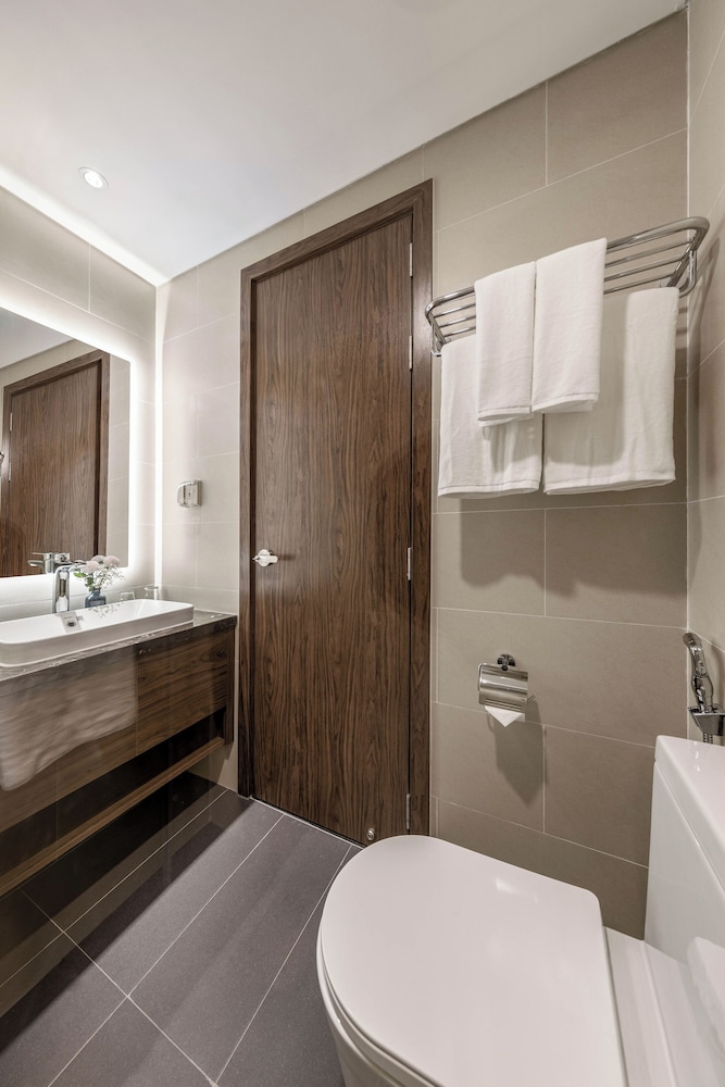 Mangata Beachfront Hotel 43/46