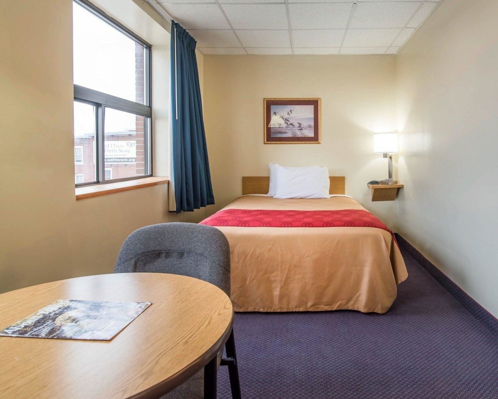 Econo Lodge Manchester, NH 16/28