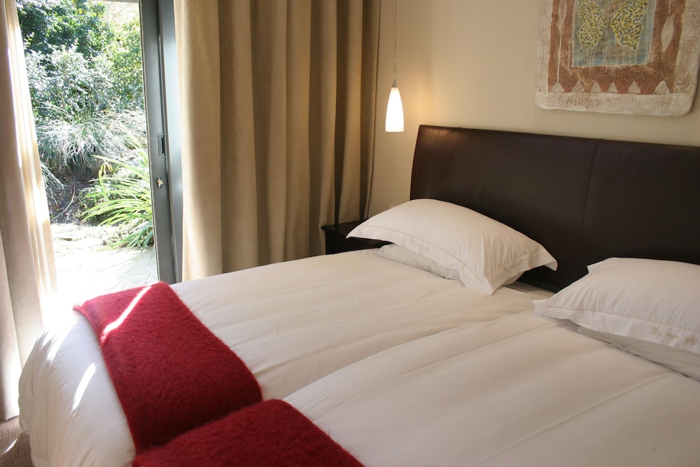 Vineyard Hotel 11/59