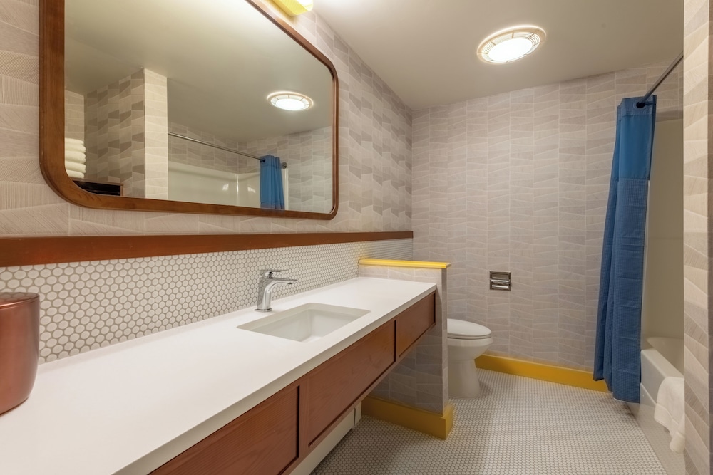 Luxury, King Bed, Hot Tub, Ogunquit Hotel 9/9
