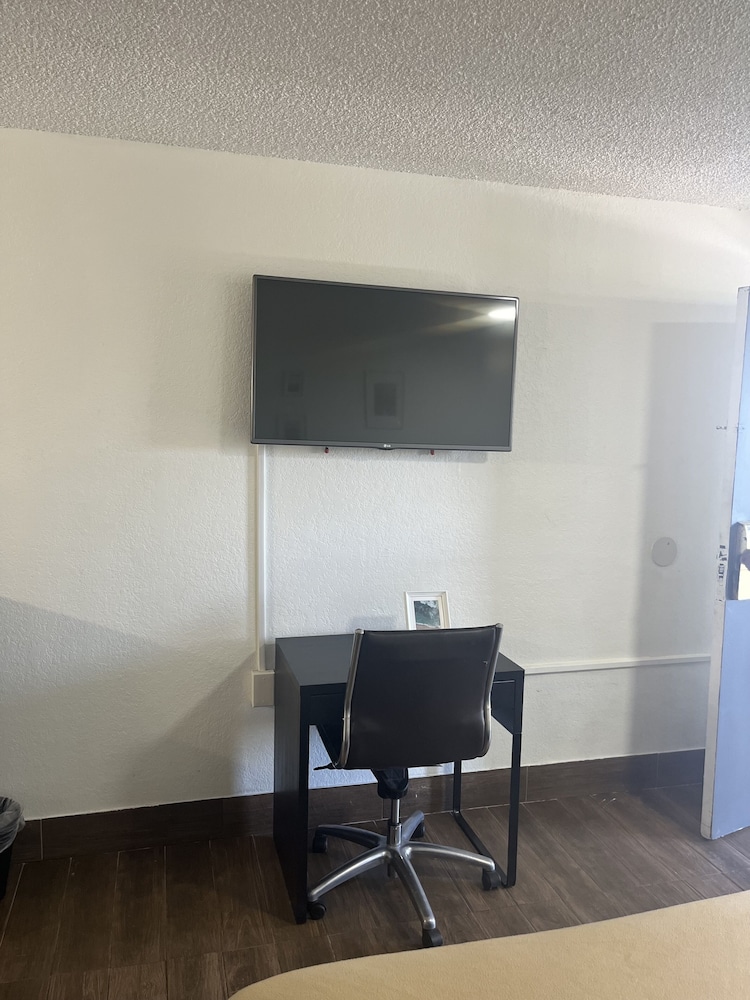 Ocotillo Apartments & Hotel 25/40