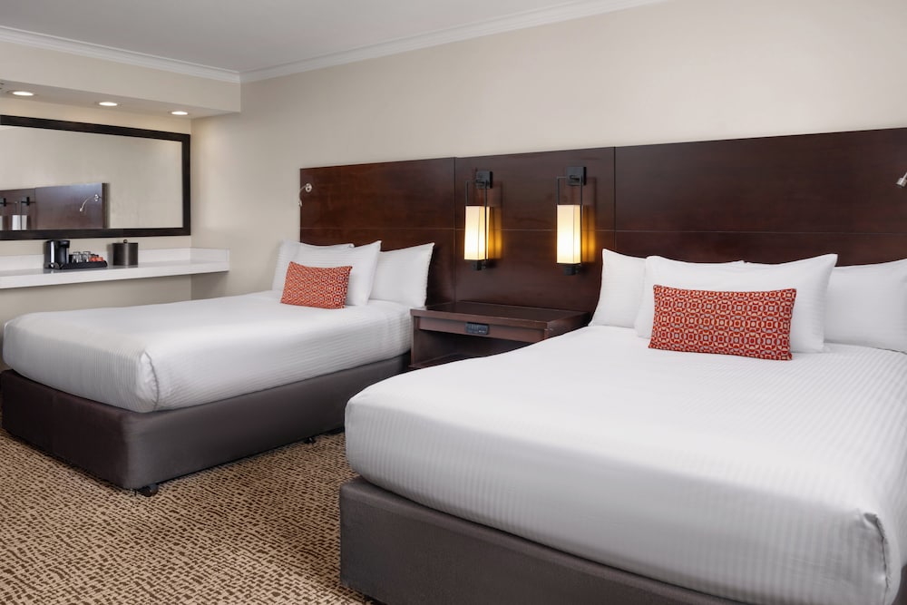 DELUXE, 2 QUEEN BEDS
