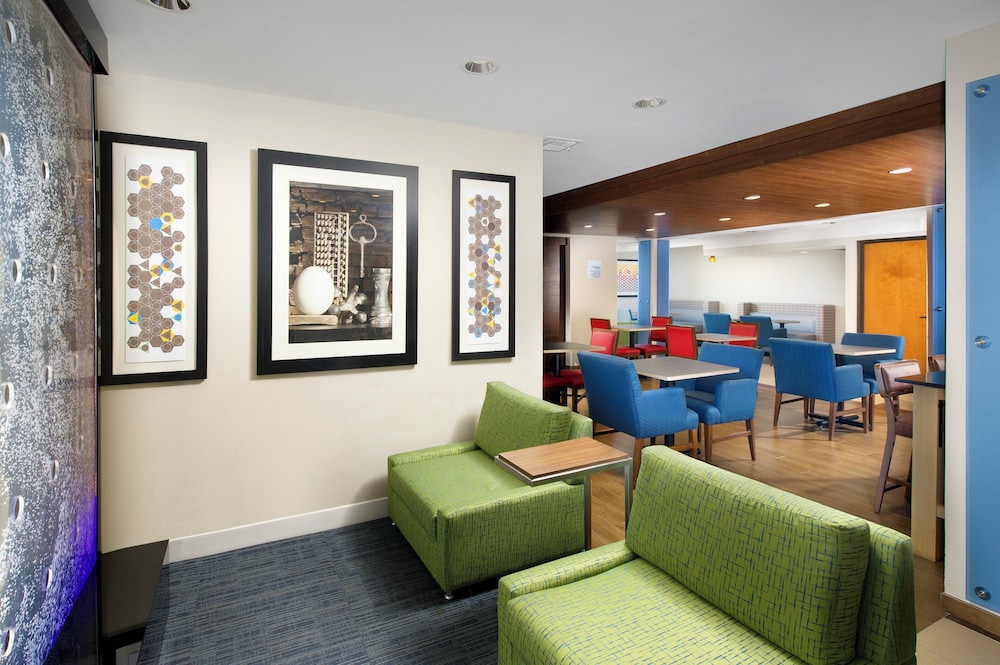 Holiday Inn Express Hotel Suites San Antonio Downtown Market Area 22/38