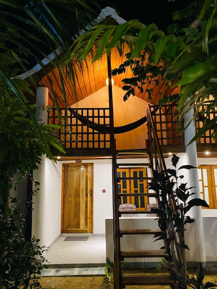 Beach Wave Hotel 37/43
