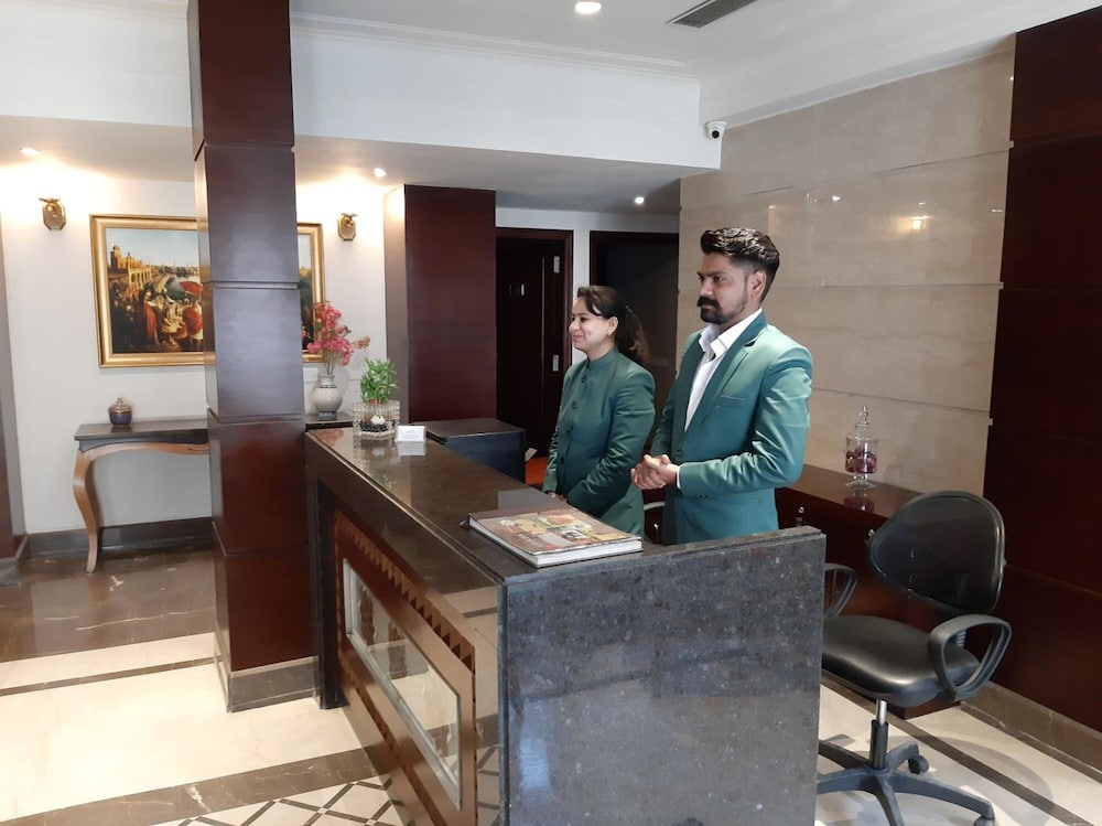 HOTEL GOLDEN TOWER. 11/42