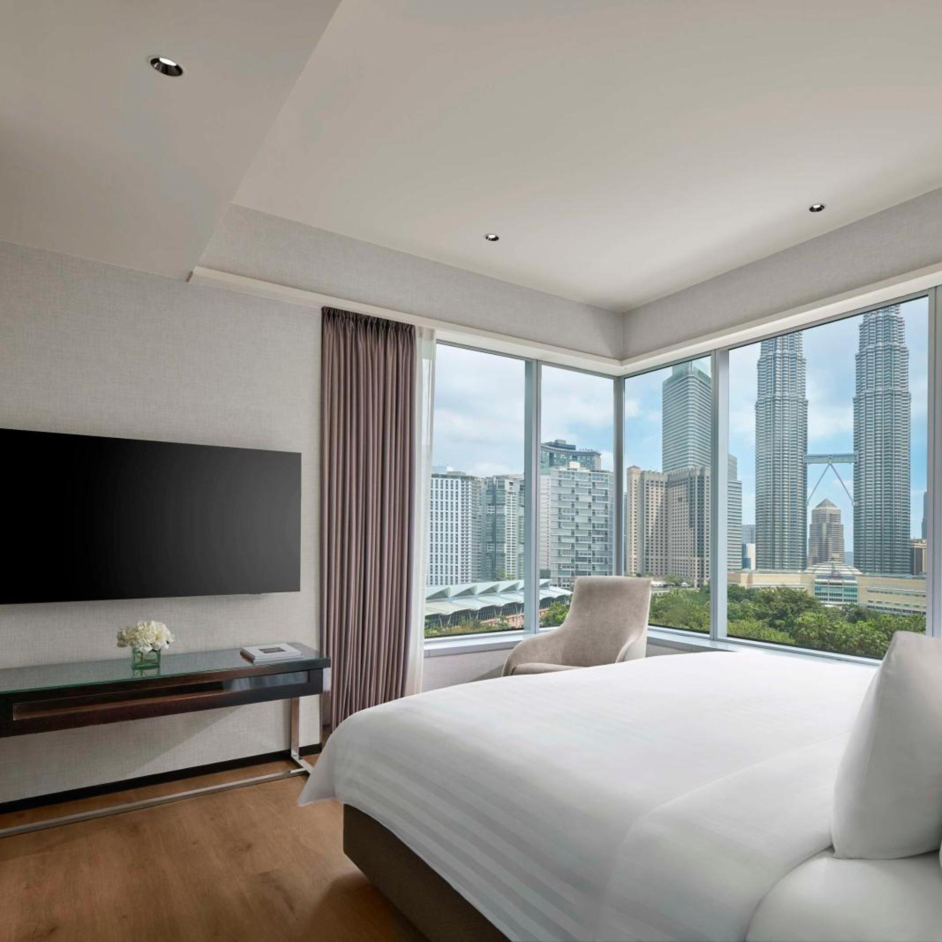 Renovated, Suite, King Bed, Twin Towers View