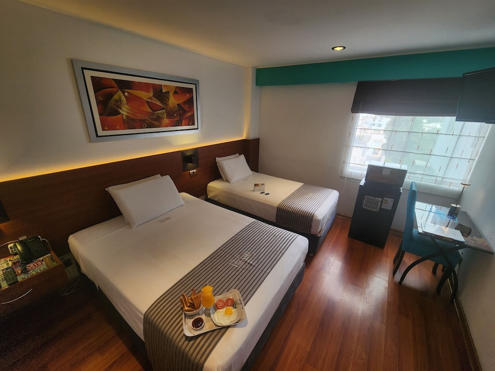 ROOM, TWIN BEDS