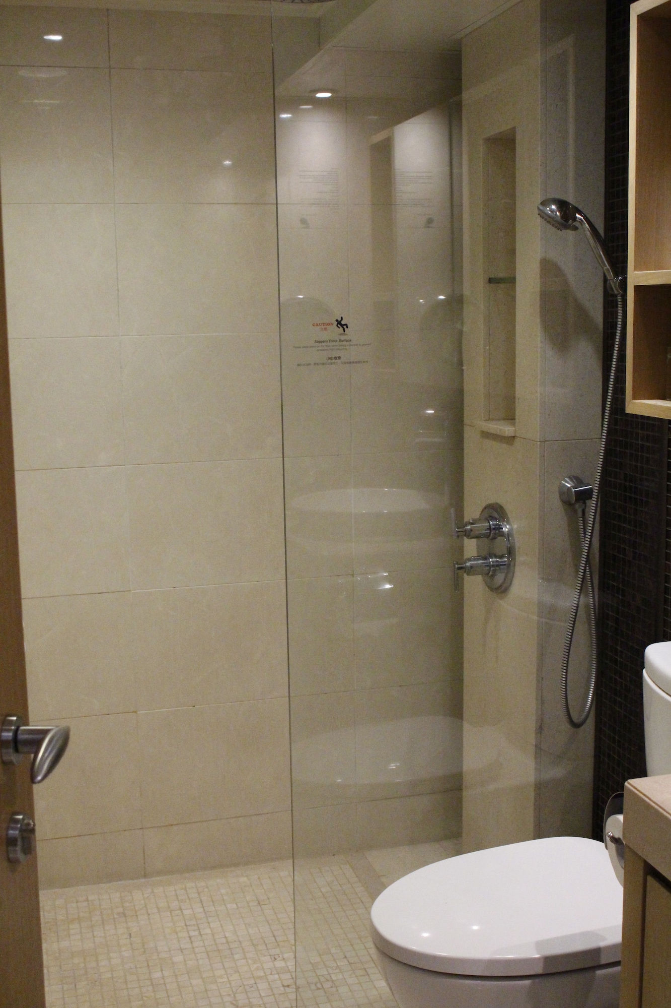 غرفة بسريرين منفصلين بإطلالة على الجبل، Royal View Hotel 7/7