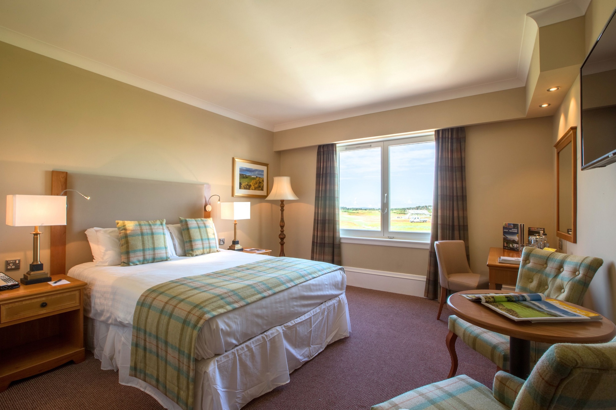 Superior, Queen Bed, Golf Course View