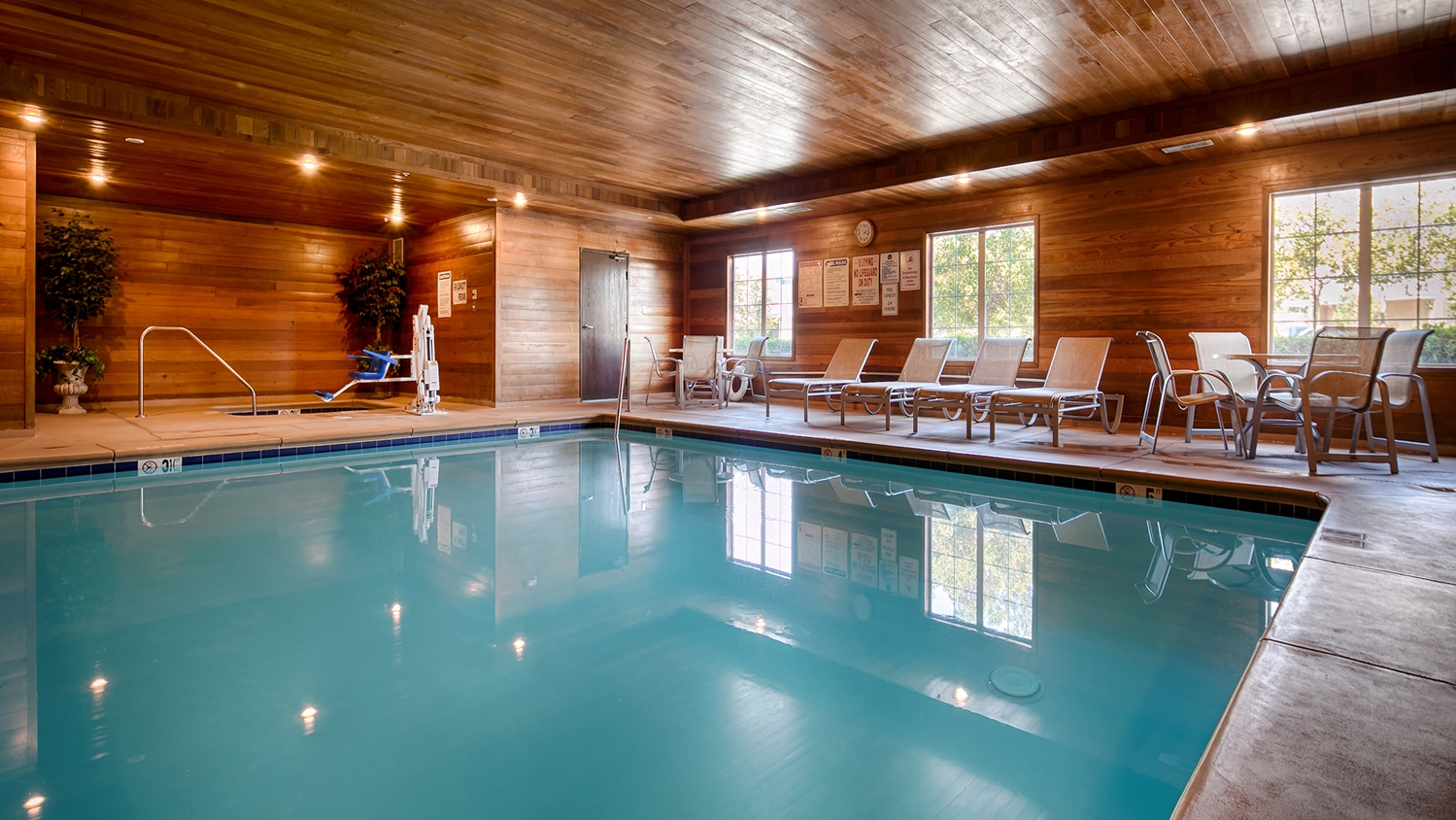 Best Western Plus Rama Inn & Suites 14/34