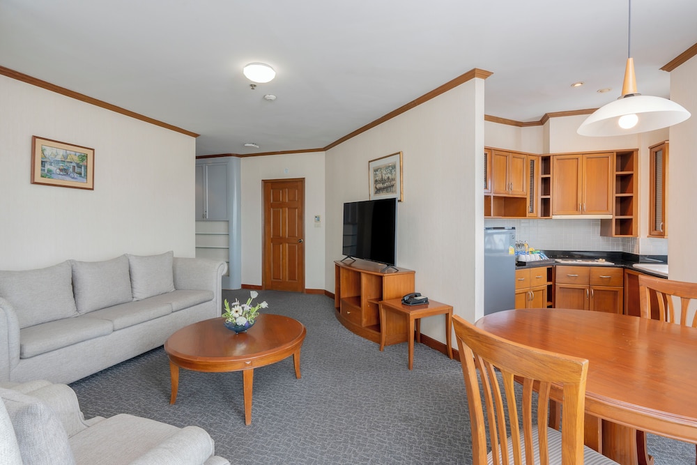 GRAND DIAMOND SUITES 46/71