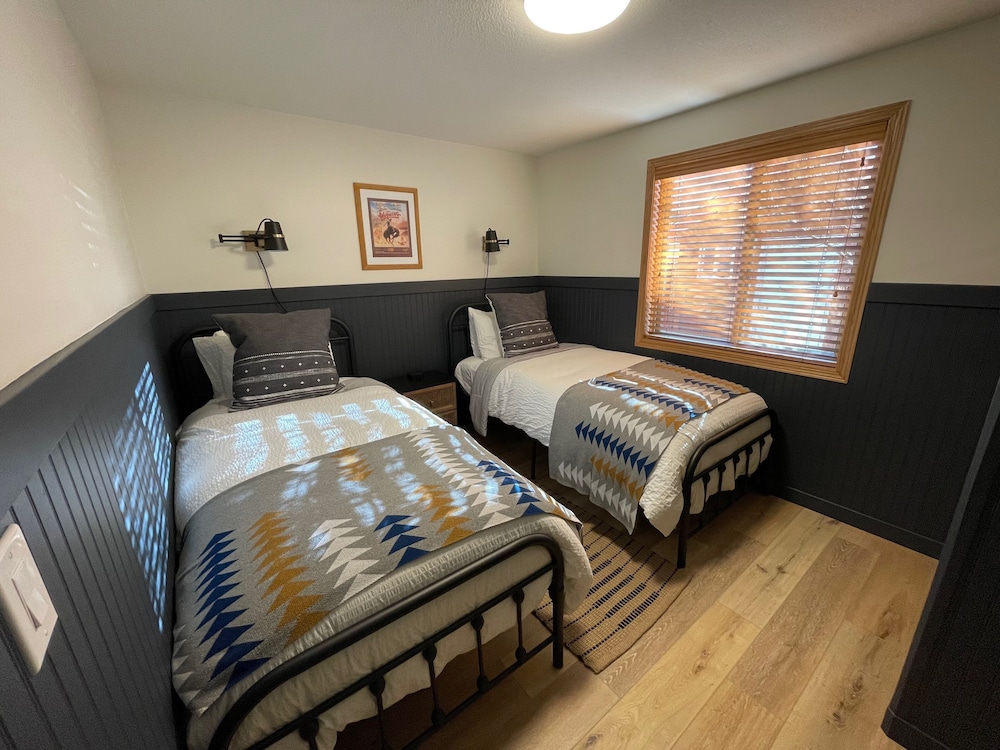 Pinedale Cozy Cabins 3/27