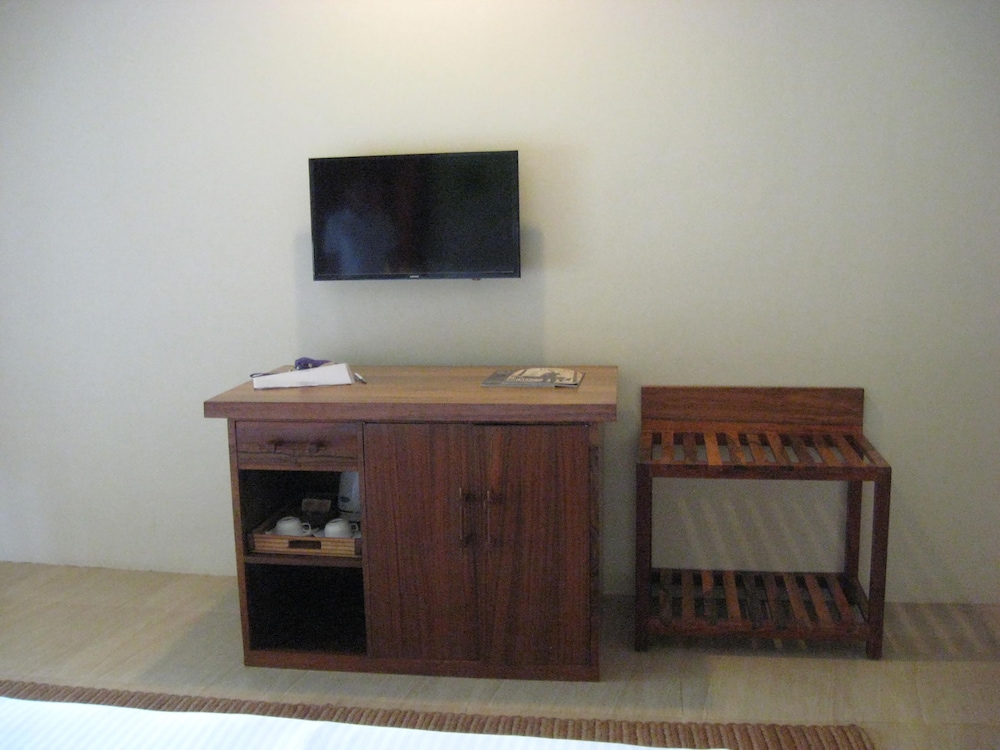Bluewater Maribago Beach Resort 40/50