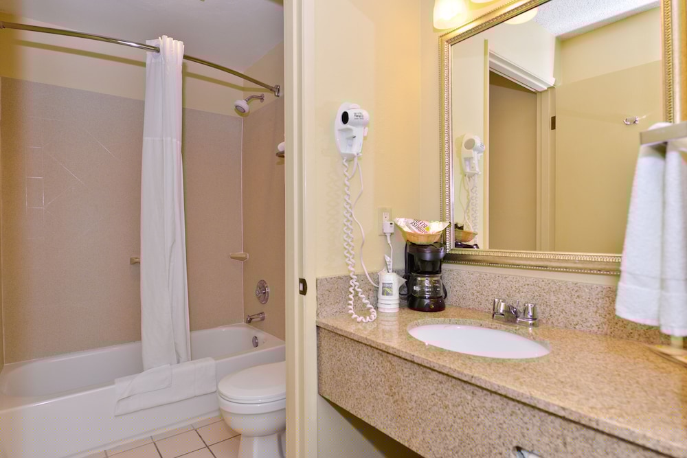 Quality Inn & Suites Vancouver - Hazel Dell 14/59
