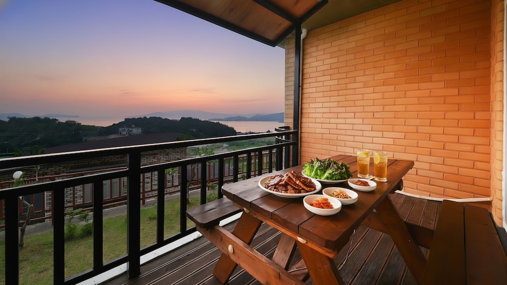 Yeosu Hwangto Pension 33/50