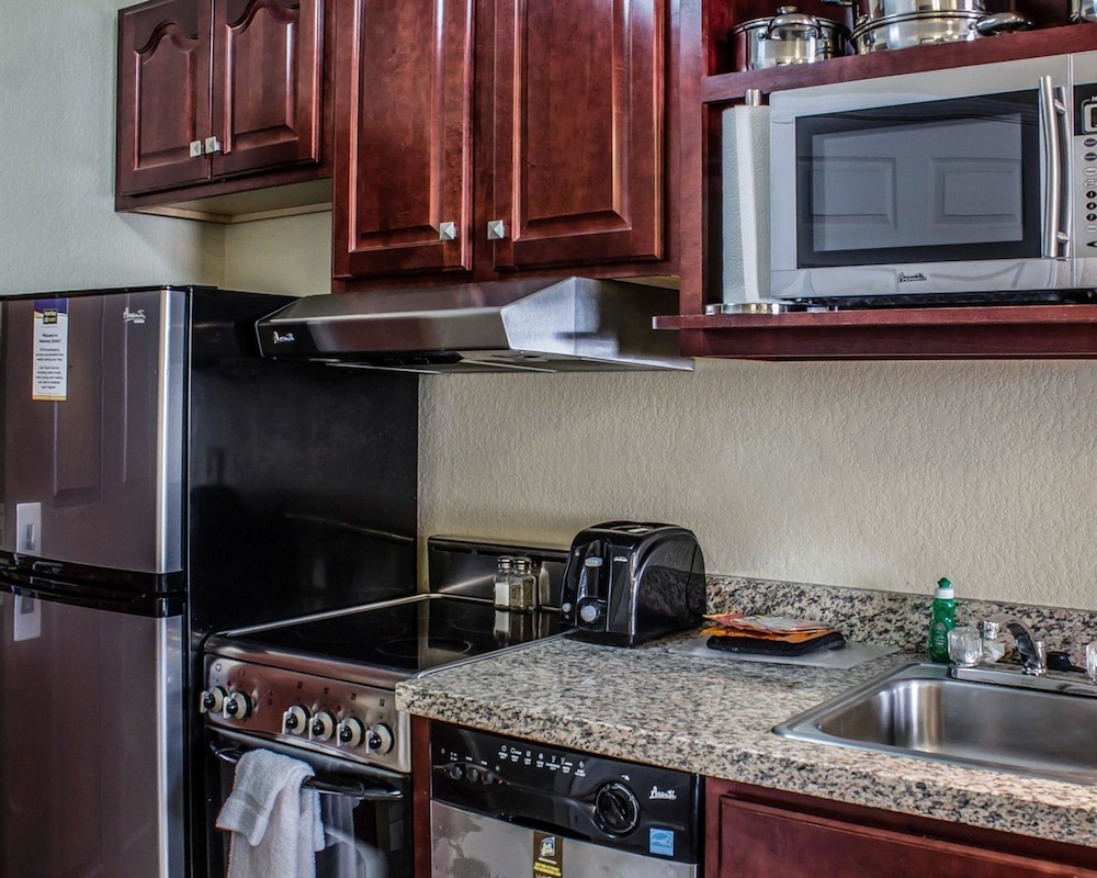MainStay Suites Coralville - Iowa City 36/38