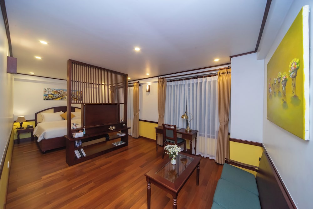 Flower Garden Hotel 32/50
