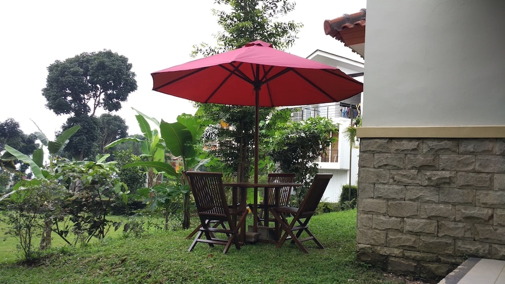 Bumi Ciherang Hotel 15/18