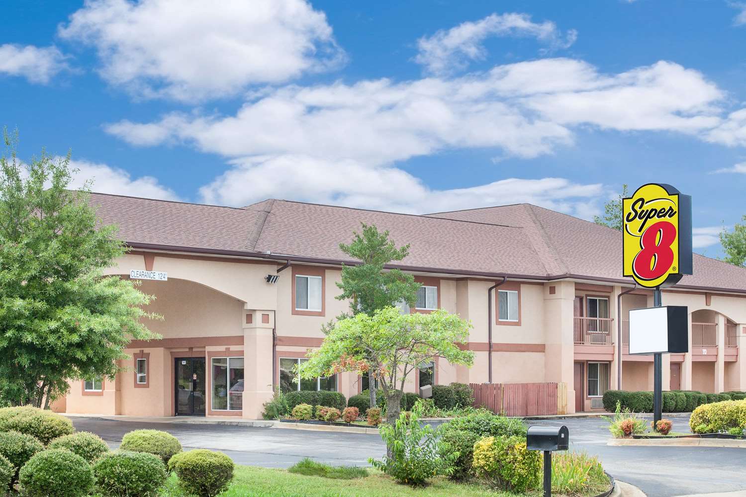 Super 8 by Wyndham Decatur Priceville 3/19