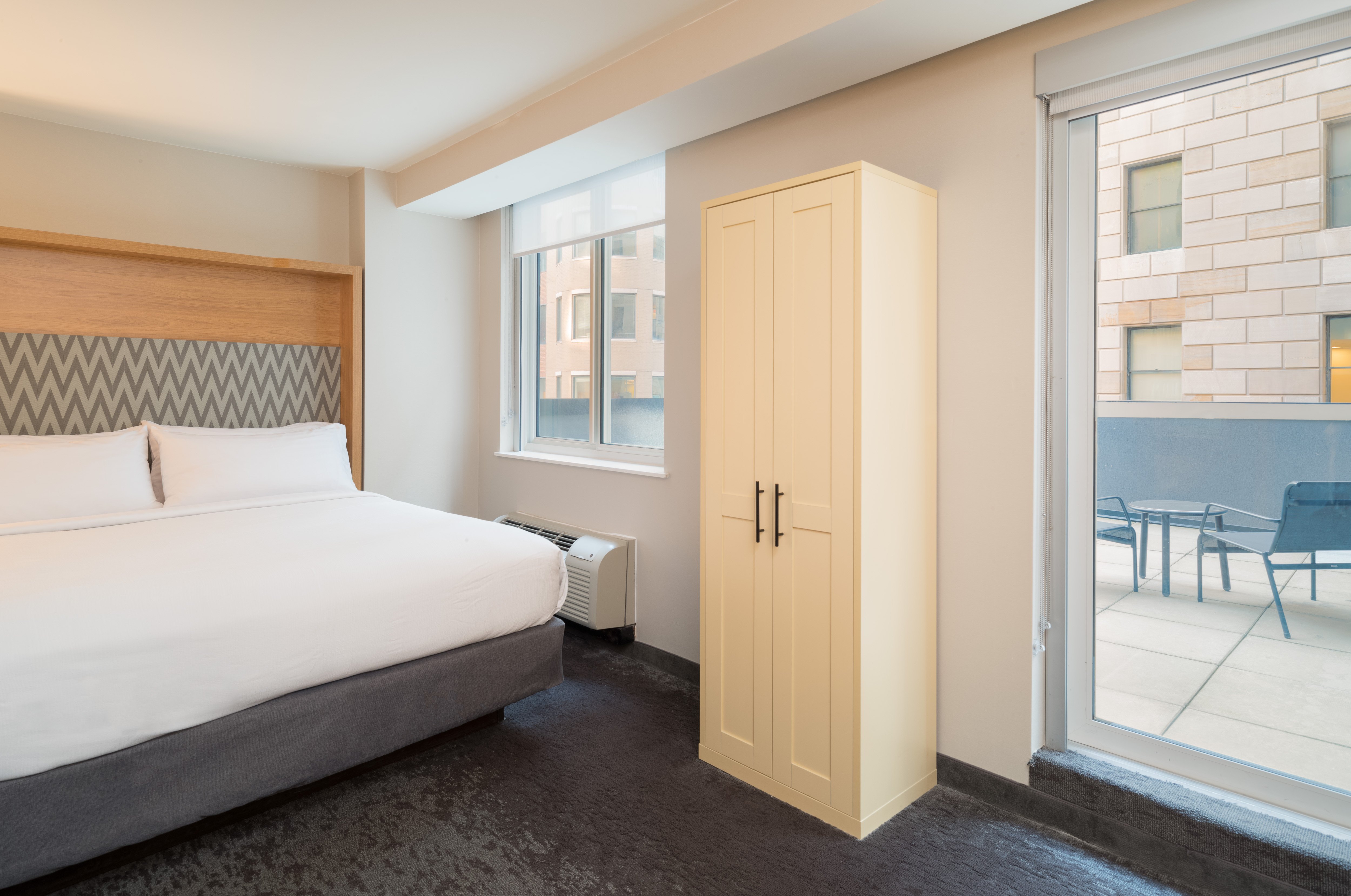 Feature, King Bed