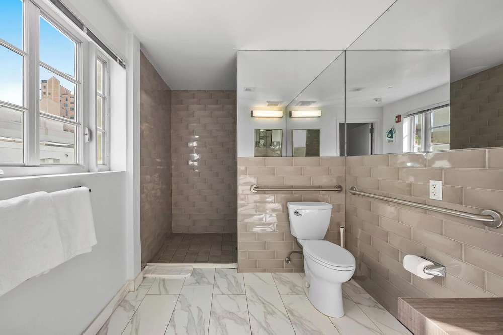 Luxuri Suites 48/50