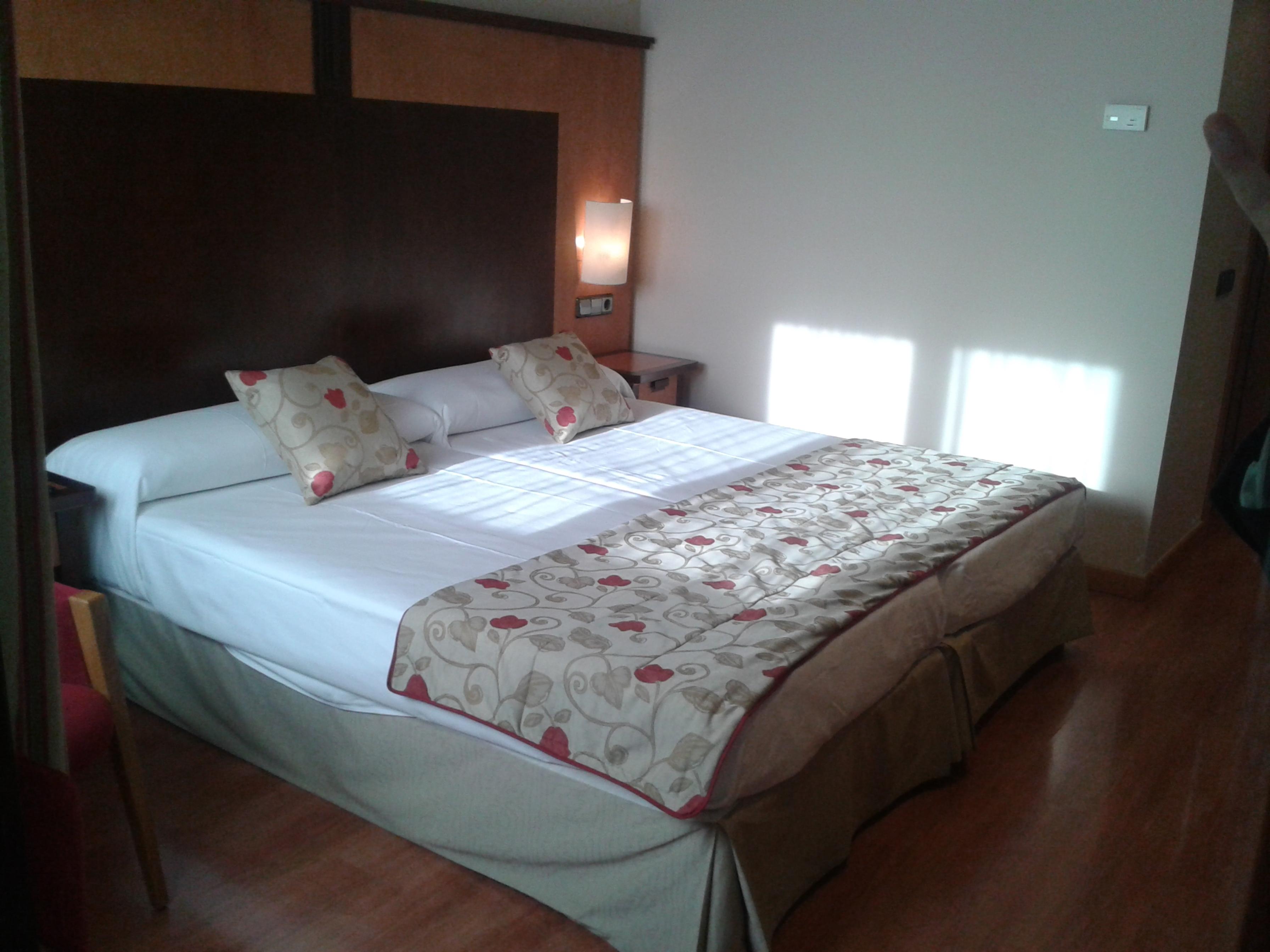 2 ROOMS, TWIN BEDS
