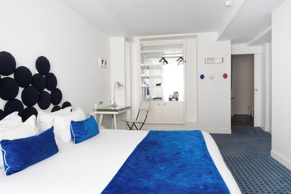 Hotel 34B Astotel (ex-Bergere Opera) 54/74