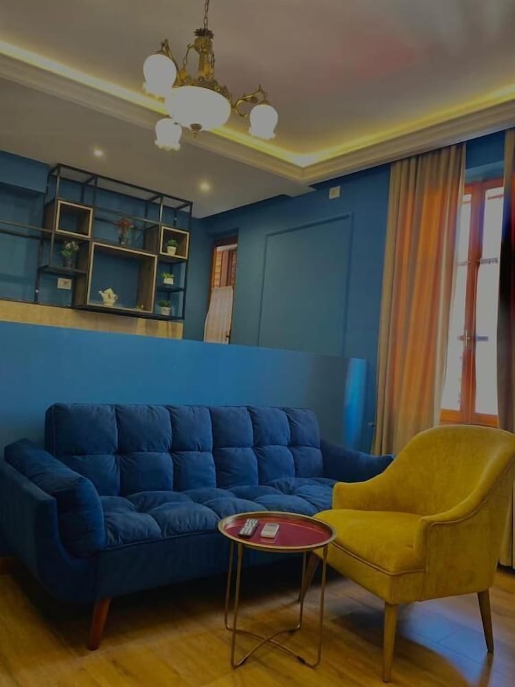Promenade Hotel 27/32