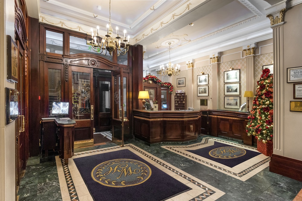 Wynns Hotel 3/33