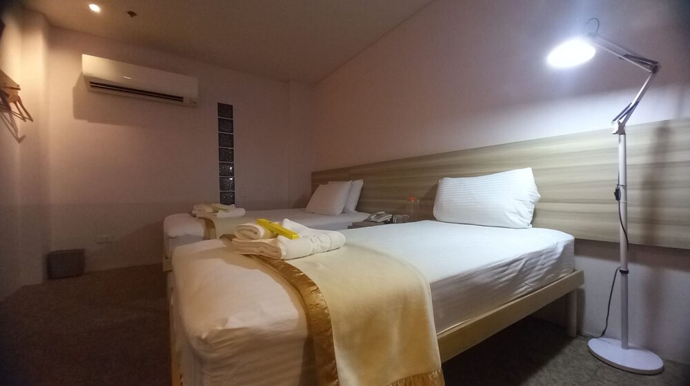 1010 Hotel 12/21