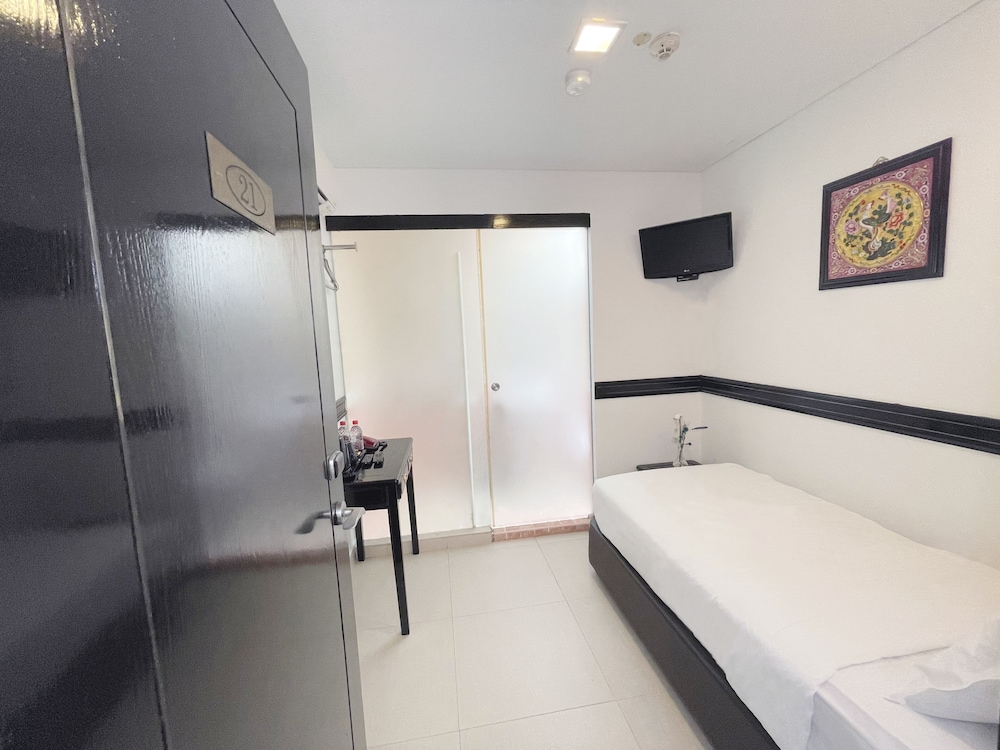 The Snooze Hotel Marine Parade (Ex Le Peranakan Hotel) 9/40